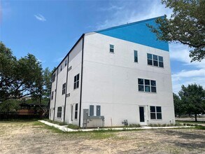 3052 Dunvale Rd in Houston, TX - Building Photo - Building Photo