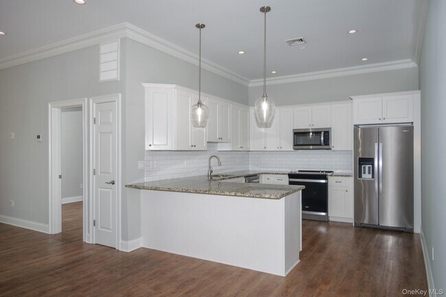 2 Union Pl in Huntington, NY - Building Photo - Building Photo