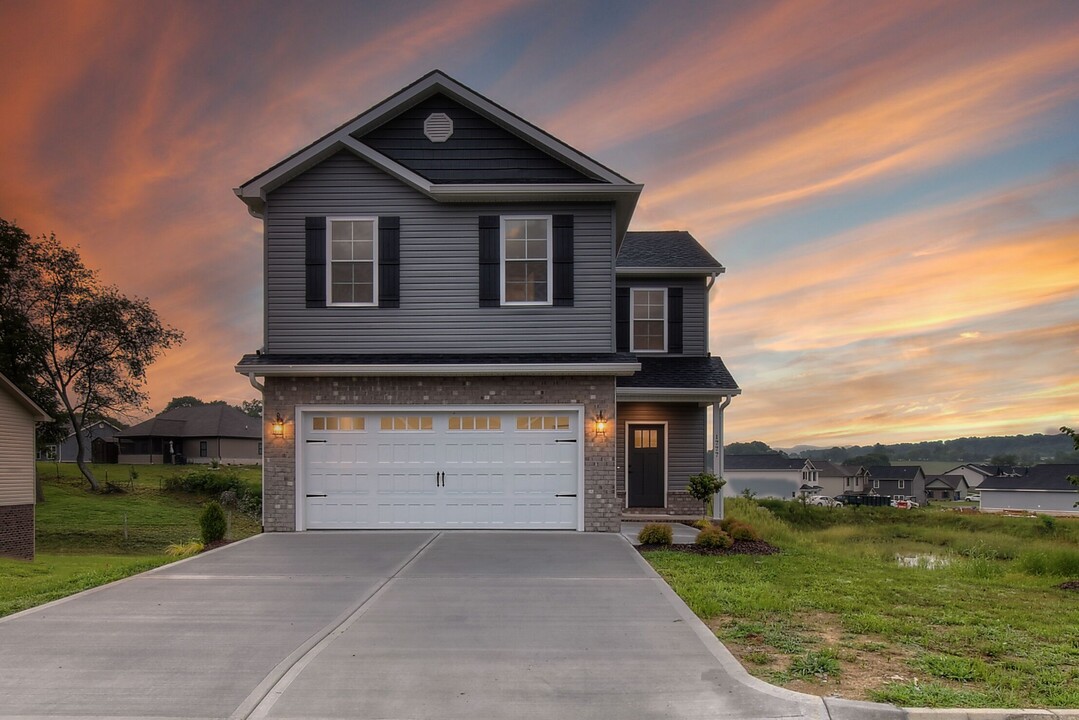 1777 Meadow Creek Ln in Jonesborough, TN - Building Photo