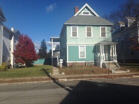 384 Hanover St, Unit D in Manchester, NH - Building Photo
