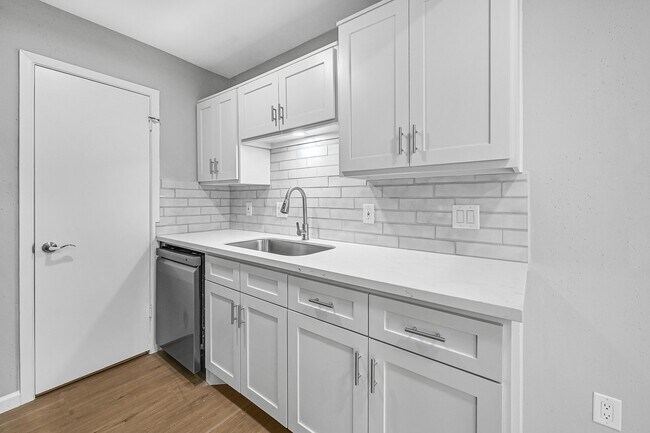 property at 7555 Katy Fwy