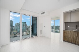 19 Western Battery Rd in Toronto, ON - Building Photo - Building Photo