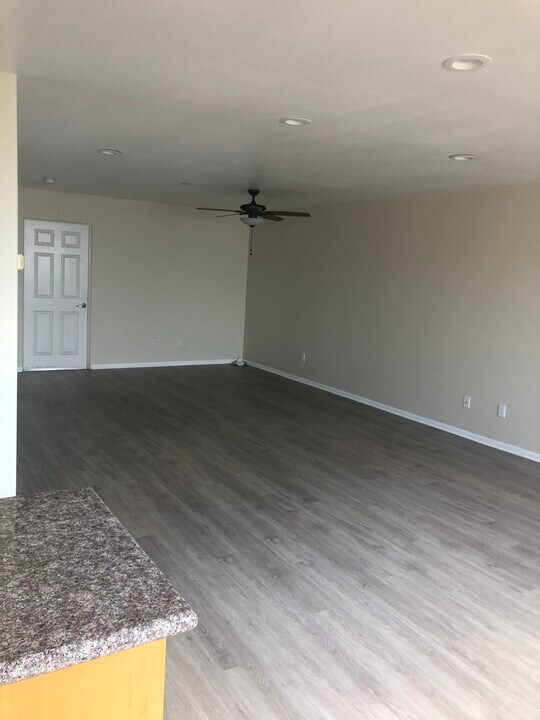 310 E Grand Ave in El Segundo, CA - Building Photo