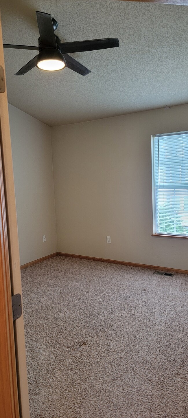 1705 SW 32nd Ln in Ankeny, IA - Building Photo - Building Photo