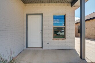7030 41st St in Lubbock, TX - Foto de edificio - Building Photo