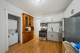 2325 W Rice St, Unit # 02F in Chicago, IL - Building Photo - Building Photo
