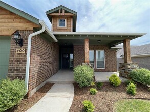 400 Vista in Yukon, OK - Building Photo - Building Photo