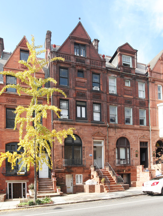 Calvert - Eager - Saint Paul in Baltimore, MD - Building Photo