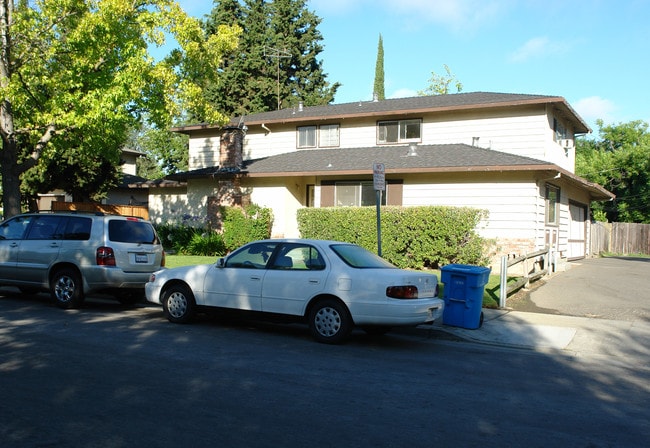 10339 Greenwood Ct in Cupertino, CA - Foto de edificio - Building Photo