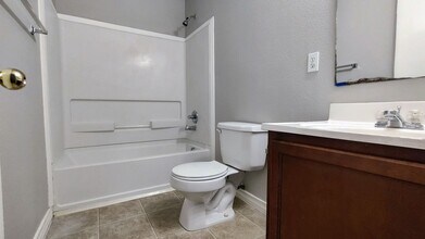 5003 Summit Wood in San Antonio, TX - Building Photo - Building Photo