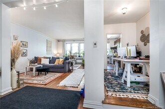 70 Strawberry Hill Ave in Stamford, CT - Building Photo - Building Photo