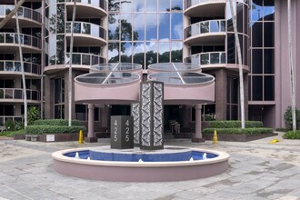 One Waterfront Towers in Honolulu, HI - Foto de edificio - Building Photo