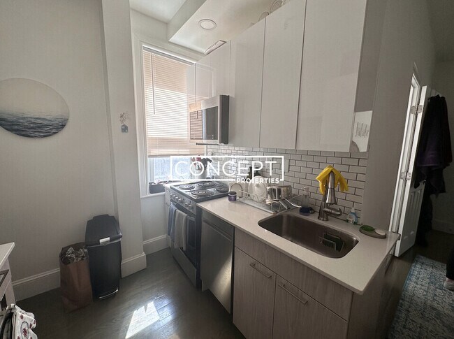 111 Park Dr in Boston, MA - Building Photo - Building Photo