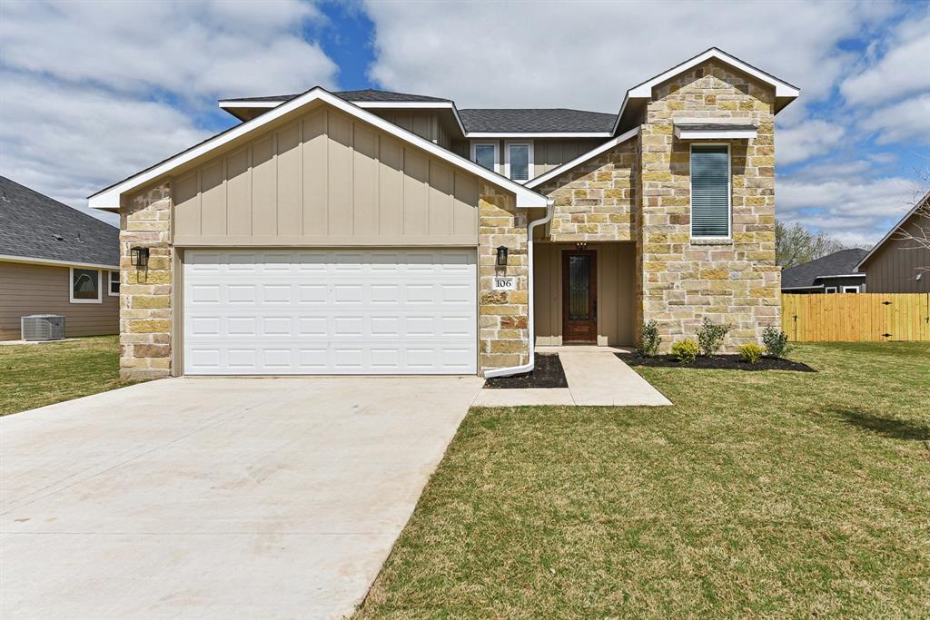 106 Callie St in Smithville, TX - Building Photo