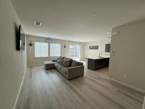 2720 Hawaiian Petrel Ave in Modesto, CA - Building Photo - Building Photo