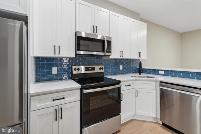 property at 417 W Elm St