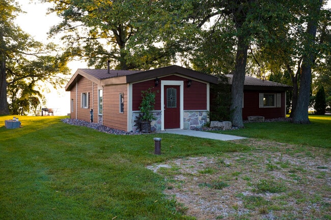 N3203 Ecker Lakeland Dr in Chilton, WI - Foto de edificio - Building Photo