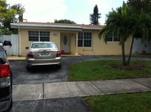 3748 SW 39th St in West Park, FL - Foto de edificio - Building Photo