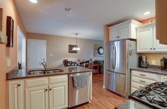 1712 Stratford Dr in Champaign, IL - Building Photo - Building Photo