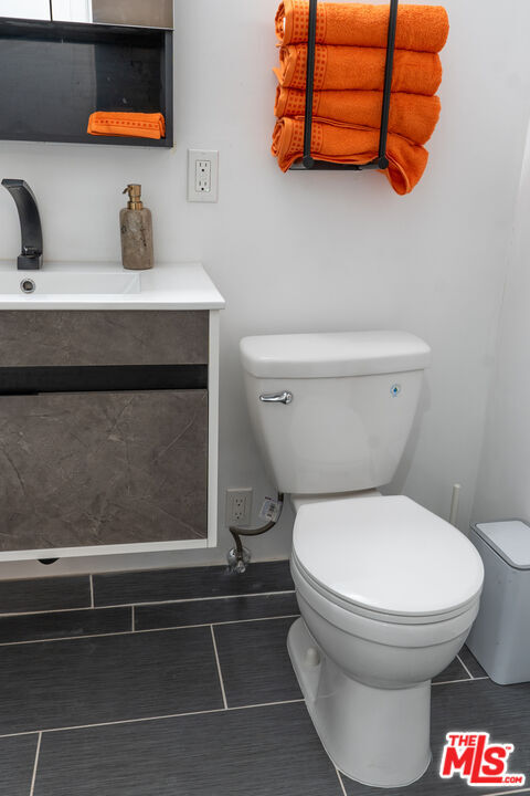 1933 Lemoyne St, Unit 1/2 in Los Angeles, CA - Foto de edificio - Building Photo