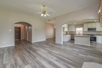 14214 Silver Glade Ln in Sugar Land, TX - Building Photo - Building Photo