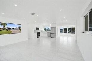 1960 SE 5th Ct in Pompano Beach, FL - Building Photo