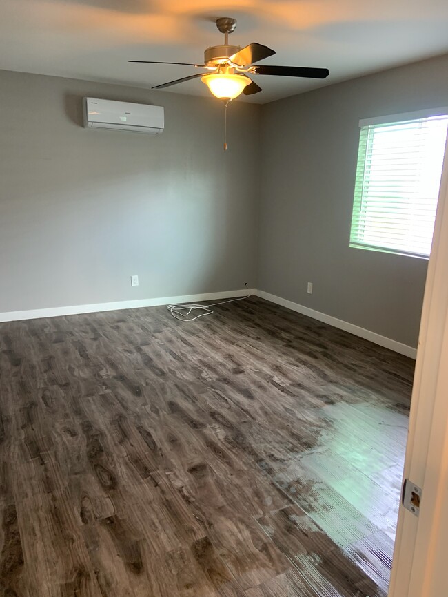 11716 Spinning Ave in Hawthorne, CA - Building Photo - Building Photo