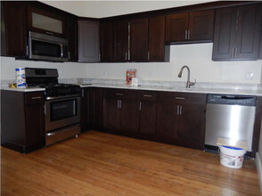 16 Cobden St, Unit 1 in Boston, MA - Building Photo - Building Photo