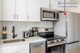 161 W 54th St in New York, NY - Building Photo - Building Photo