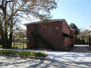 Paines Avenue Apartments in Atlanta, GA - Building Photo - Building Photo