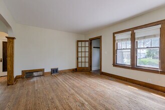 2347 S 33rd St in Omaha, NE - Building Photo - Building Photo