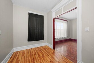 2140 W Cermak Rd in Chicago, IL - Foto de edificio - Building Photo
