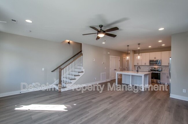 2061 Oakwood Ave in Nashville, TN - Building Photo - Building Photo