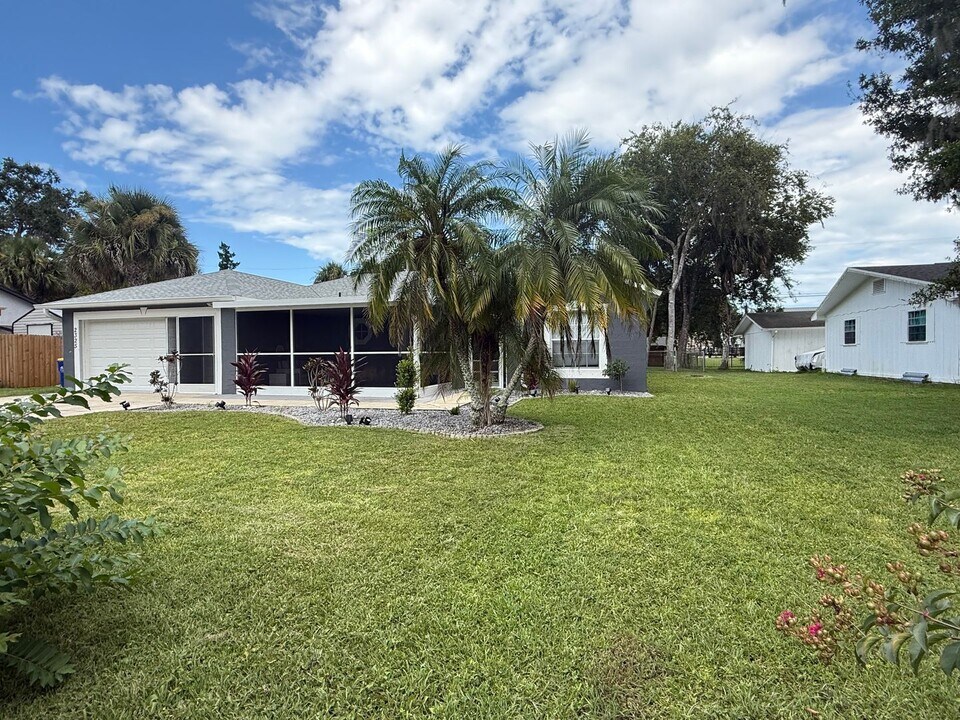 2325 Lime Tree Dr in Edgewater, FL - Building Photo