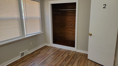 12105 12th Ave S, Unit 5 Bedroom House in Tacoma, WA - Foto de edificio - Building Photo