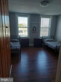 3219 E Monument St photo'