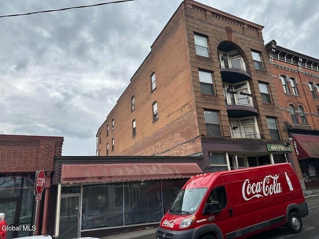 16 Caroline St, Unit 6 in Saratoga Springs, NY - Building Photo - Building Photo