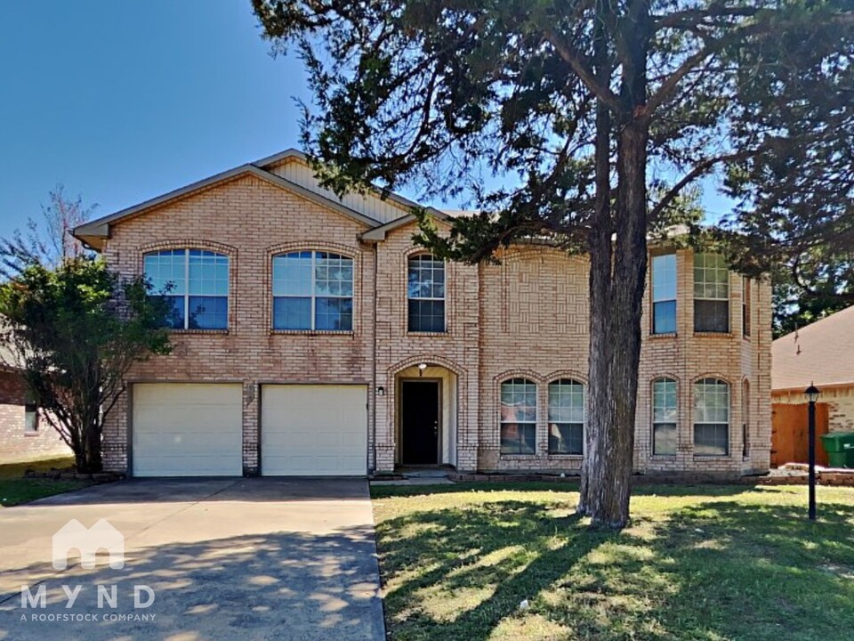 909 Shady Brook Ln in Cedar Hill, TX - Building Photo