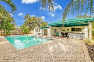 620 NW 37th St in Oakland Park, FL - Building Photo
