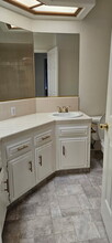 2612 Oak View Ct in Bakersfield, CA - Foto de edificio - Building Photo