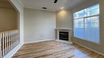 5730 S Glennie Ln in Los Angeles, CA - Building Photo