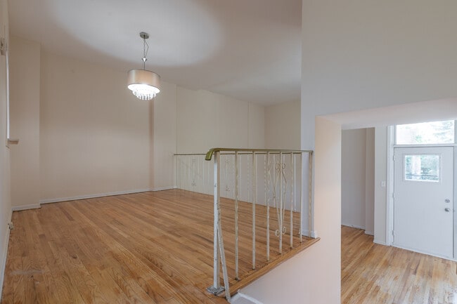 21 Potsdam Rd in Toronto, ON - Building Photo - Building Photo