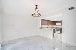 7074 SW 114th Pl in Miami, FL - Building Photo