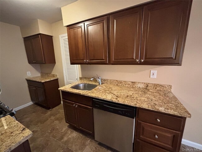 4 Colonial Rd in Beacon, NY - Building Photo - Building Photo