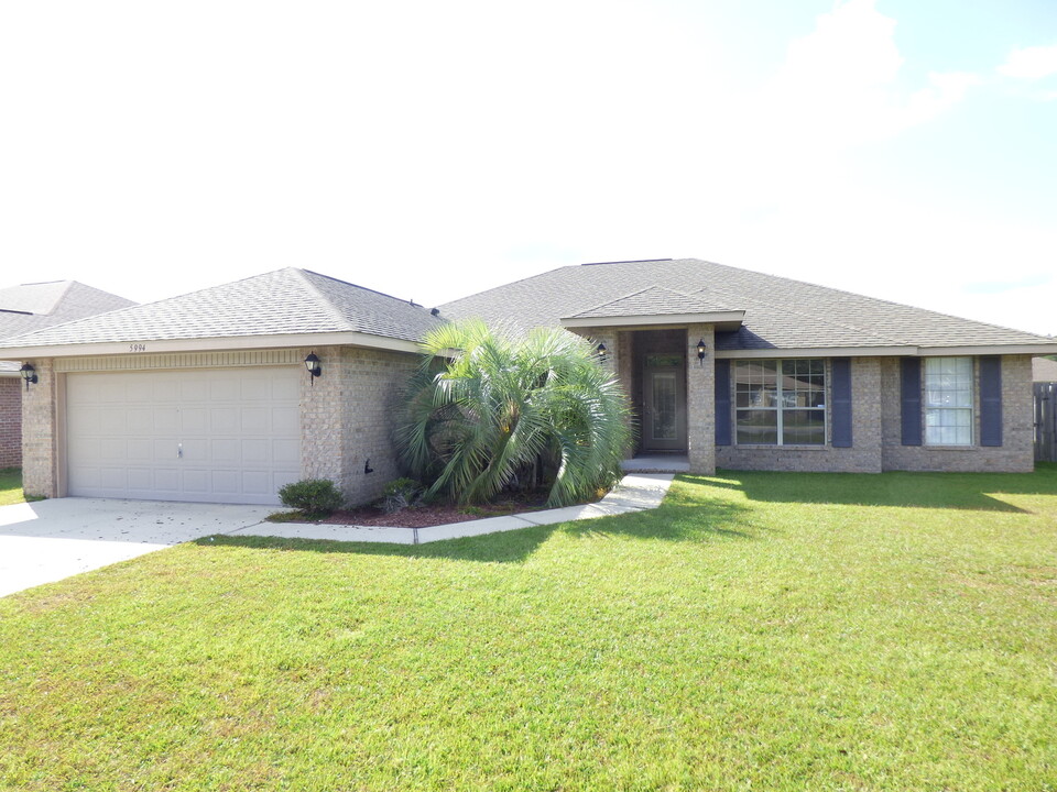 5994 Autumn Pines Cir in Pace, FL - Building Photo