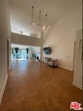 1940 Highland Ave in Los Angeles, CA - Building Photo - Building Photo