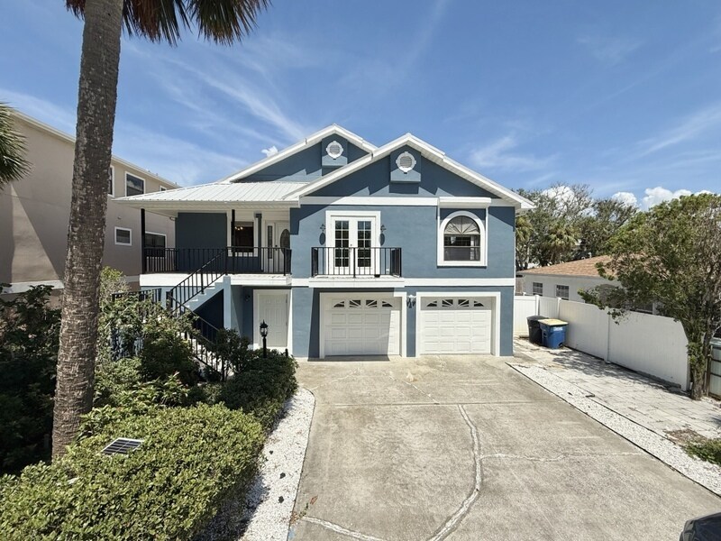 867 Mandalay Ave in Clearwater, FL - Building Photo