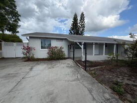 8711 Sage Ct in Tampa, FL - Building Photo