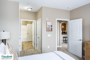 6115 Tidewater Dr, Unit 324 in Norfolk, VA - Building Photo