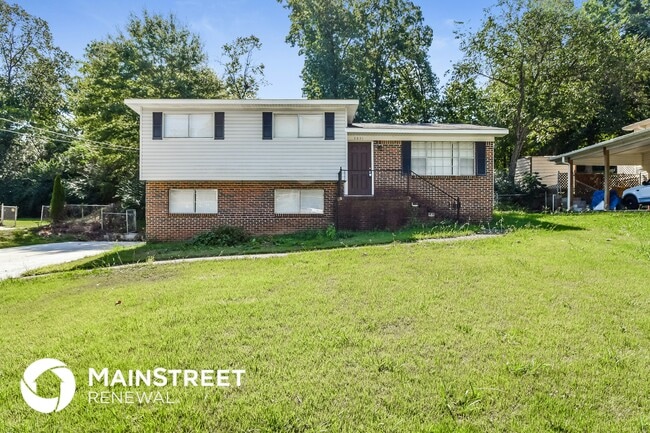 property at 2831 Creek Ln NE